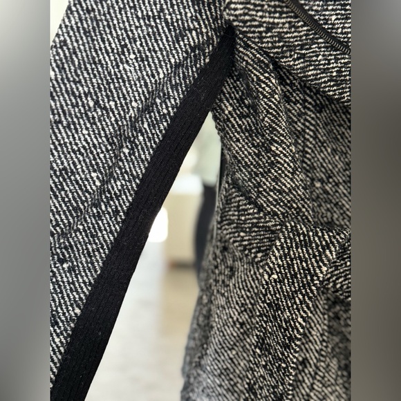 Express women’s twill coat with tie waist - Picture 2 of 4